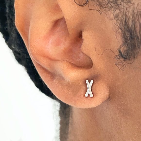 SILVER CRISS CROSS STUDS - Picture 6 of 8